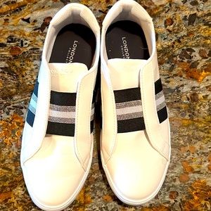 London Fog slip on tennis shoes. Sz 8.5.  Great condition